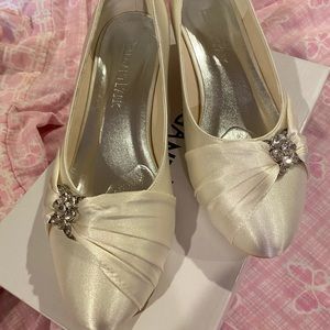 Super cute elegant formal dress heels